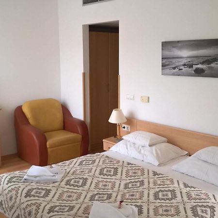 Lilla Wellnessapartman ザラカロシュ エクステリア 写真