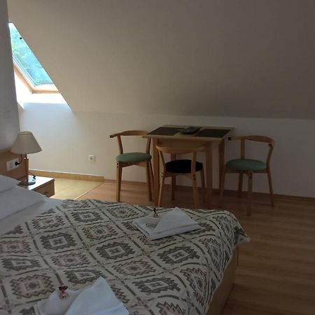 Lilla Wellnessapartman ザラカロシュ エクステリア 写真