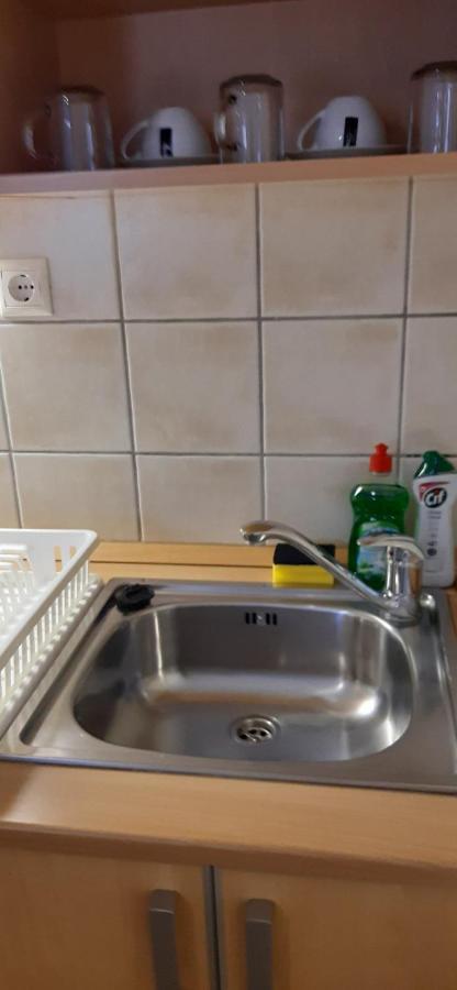 Lilla Wellnessapartman ザラカロシュ エクステリア 写真