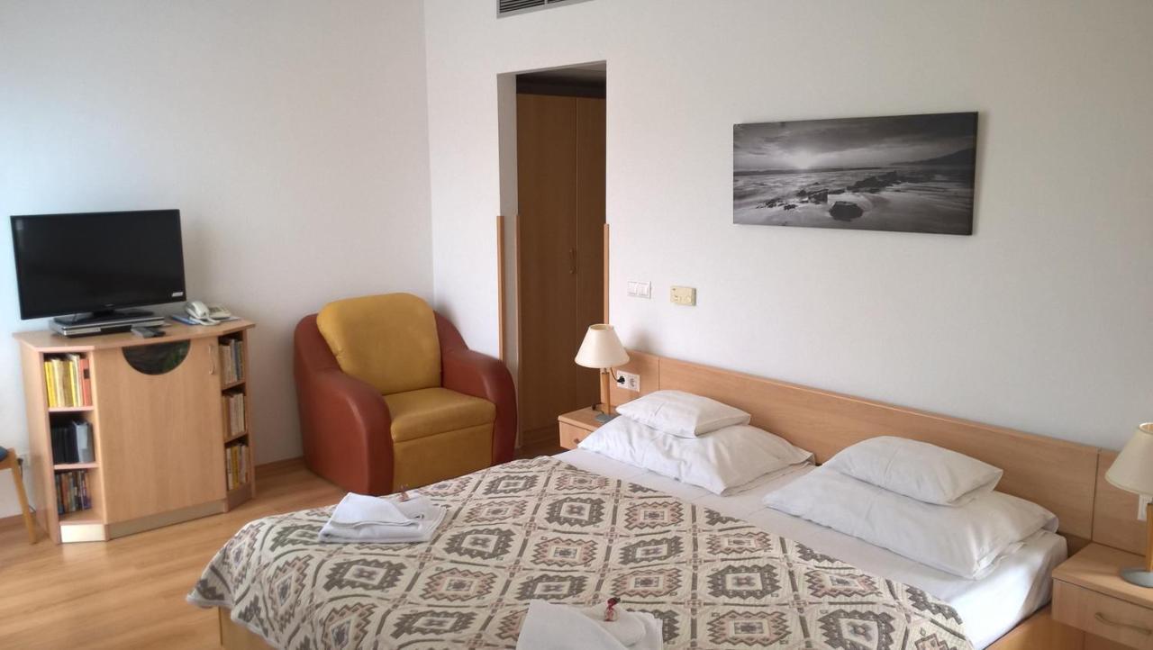 Lilla Wellnessapartman ザラカロシュ エクステリア 写真