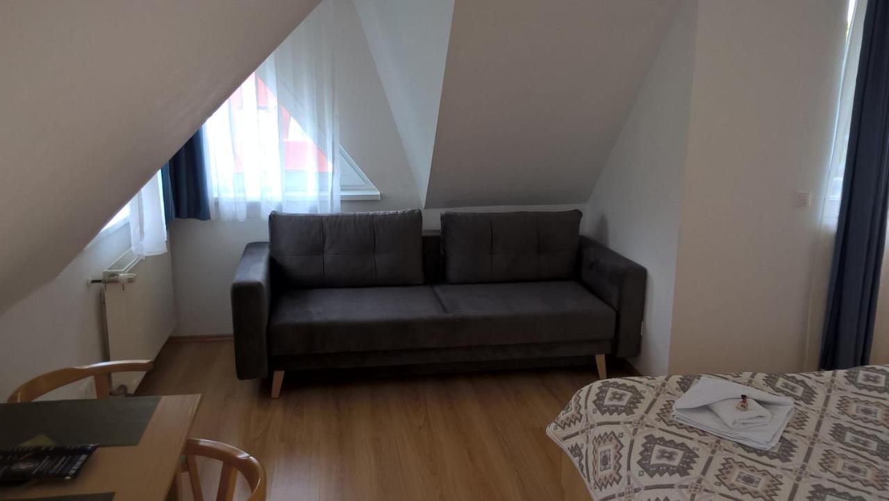 Lilla Wellnessapartman ザラカロシュ エクステリア 写真