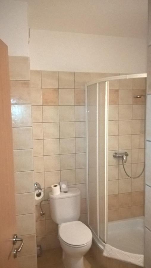 Lilla Wellnessapartman ザラカロシュ エクステリア 写真