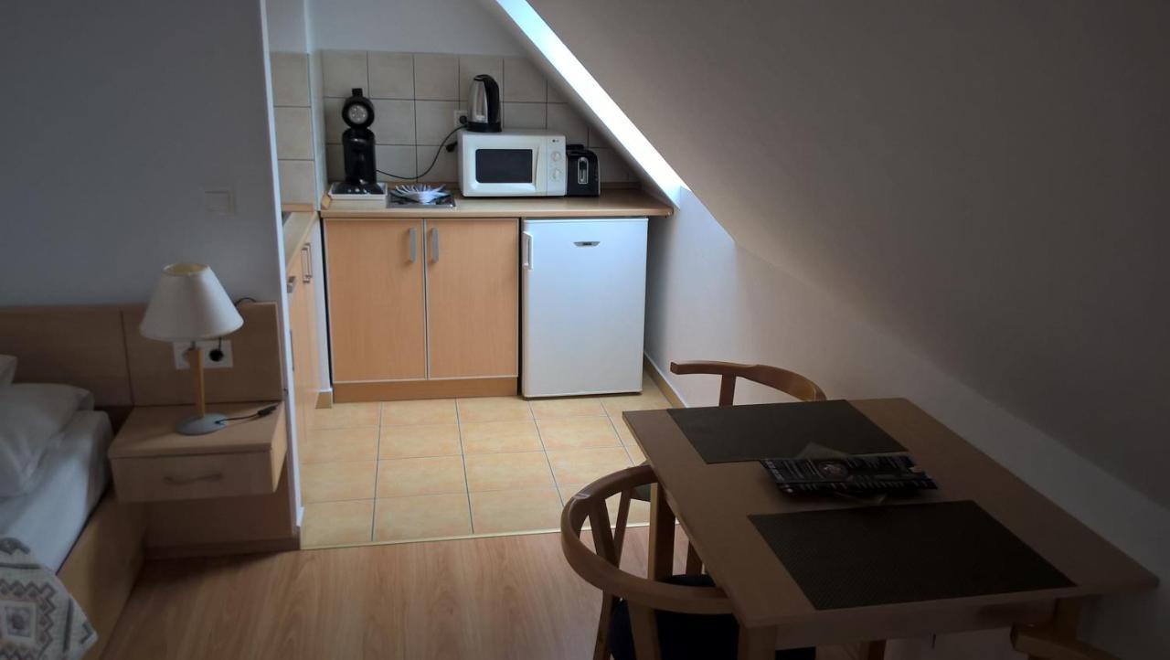 Lilla Wellnessapartman ザラカロシュ エクステリア 写真