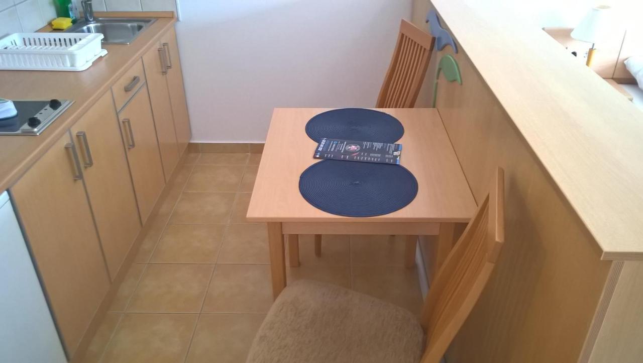 Lilla Wellnessapartman ザラカロシュ エクステリア 写真