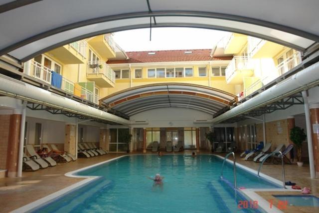 Lilla Wellnessapartman ザラカロシュ エクステリア 写真