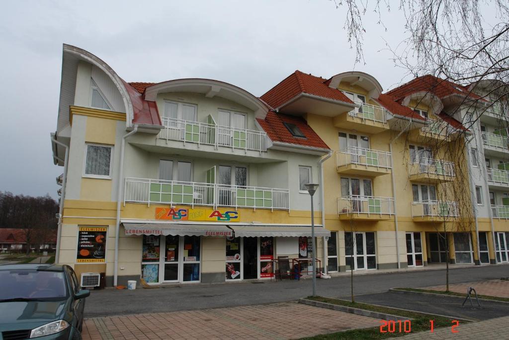 Lilla Wellnessapartman ザラカロシュ エクステリア 写真