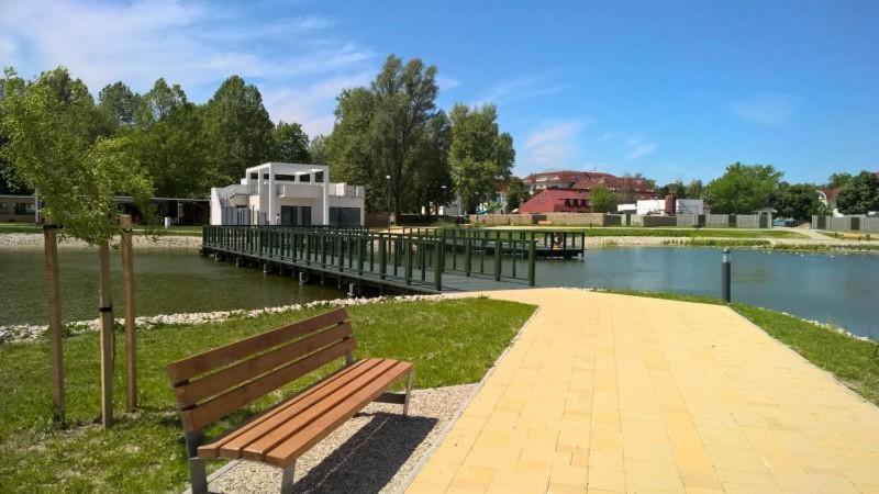 Lilla Wellnessapartman ザラカロシュ エクステリア 写真