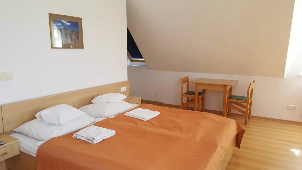 Lilla Wellnessapartman ザラカロシュ エクステリア 写真