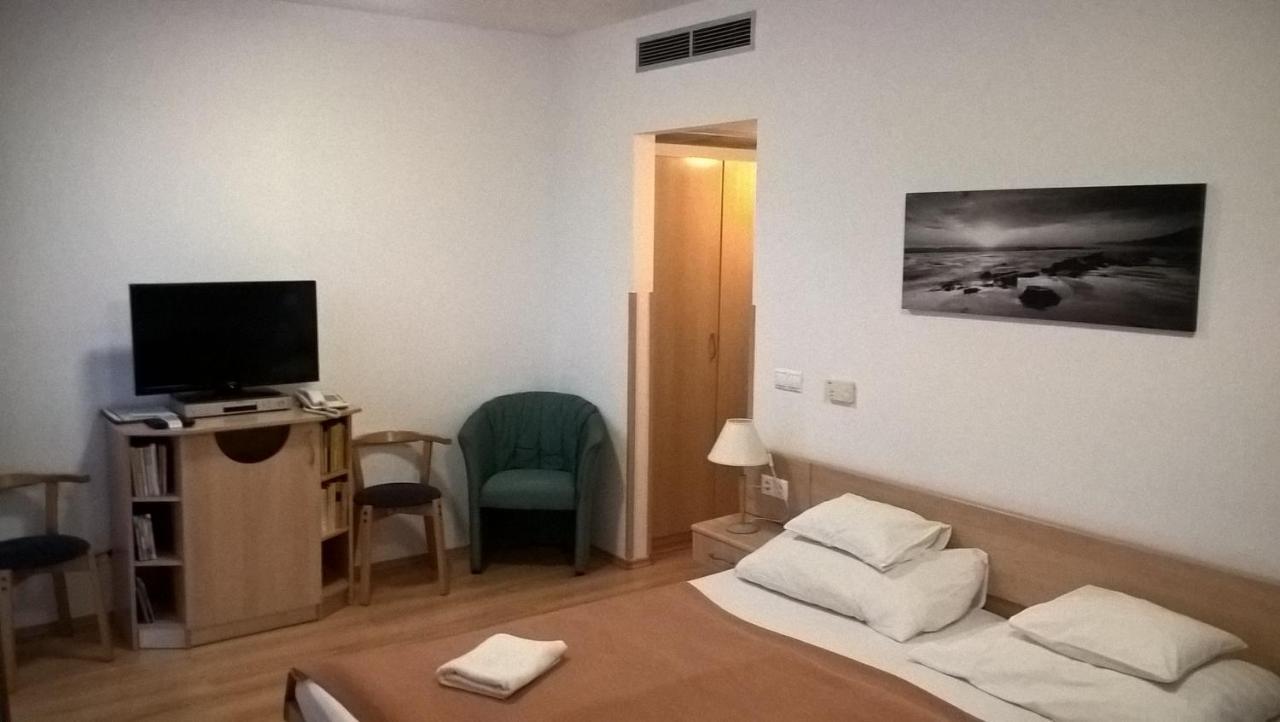 Lilla Wellnessapartman ザラカロシュ エクステリア 写真