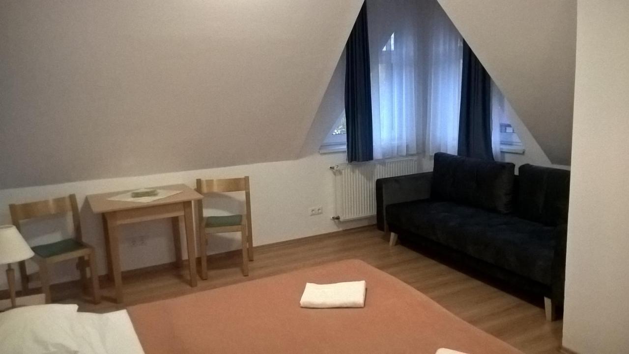 Lilla Wellnessapartman ザラカロシュ エクステリア 写真