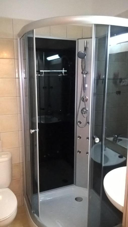 Lilla Wellnessapartman ザラカロシュ エクステリア 写真