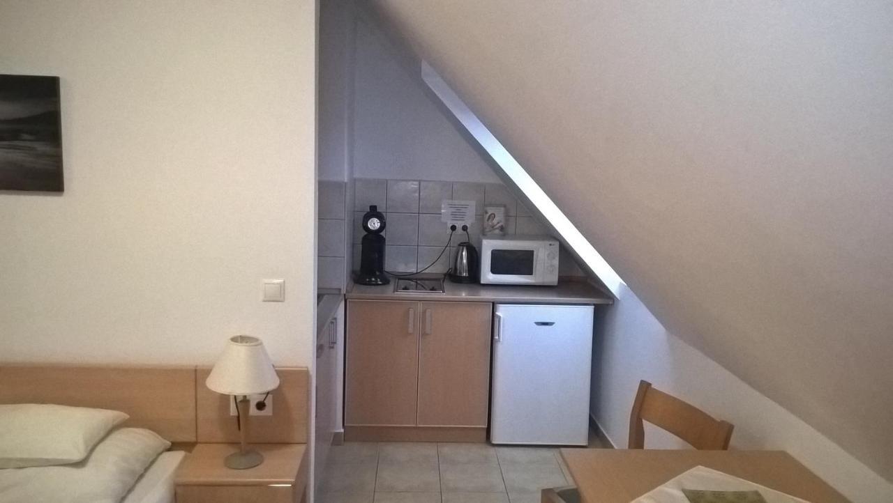 Lilla Wellnessapartman ザラカロシュ エクステリア 写真